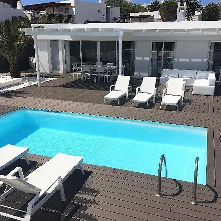 Playa Blanca Sleeps 6 Pool Air Con Wifi Feriehus