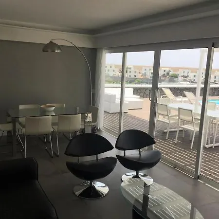 Dom wakacyjny Playa Blanca Sleeps 6 Pool Air Con Wifi